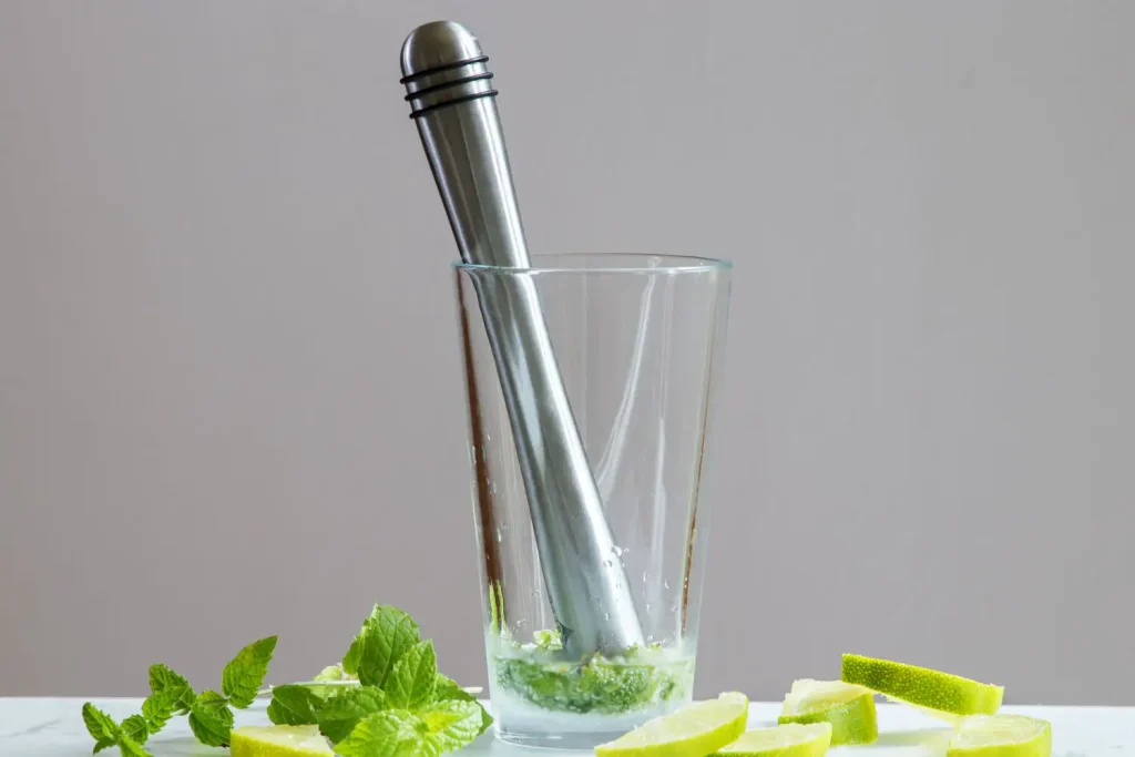 what does muddle mean in cooking?