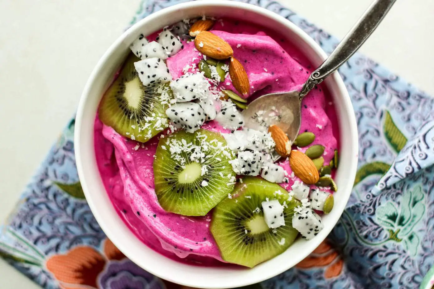 what does pitaya bowl taste like?
