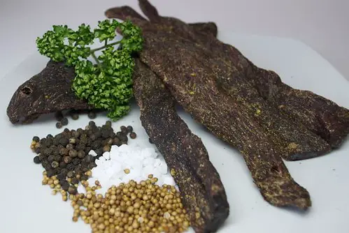 What are some good foods to eat with beef jerky?