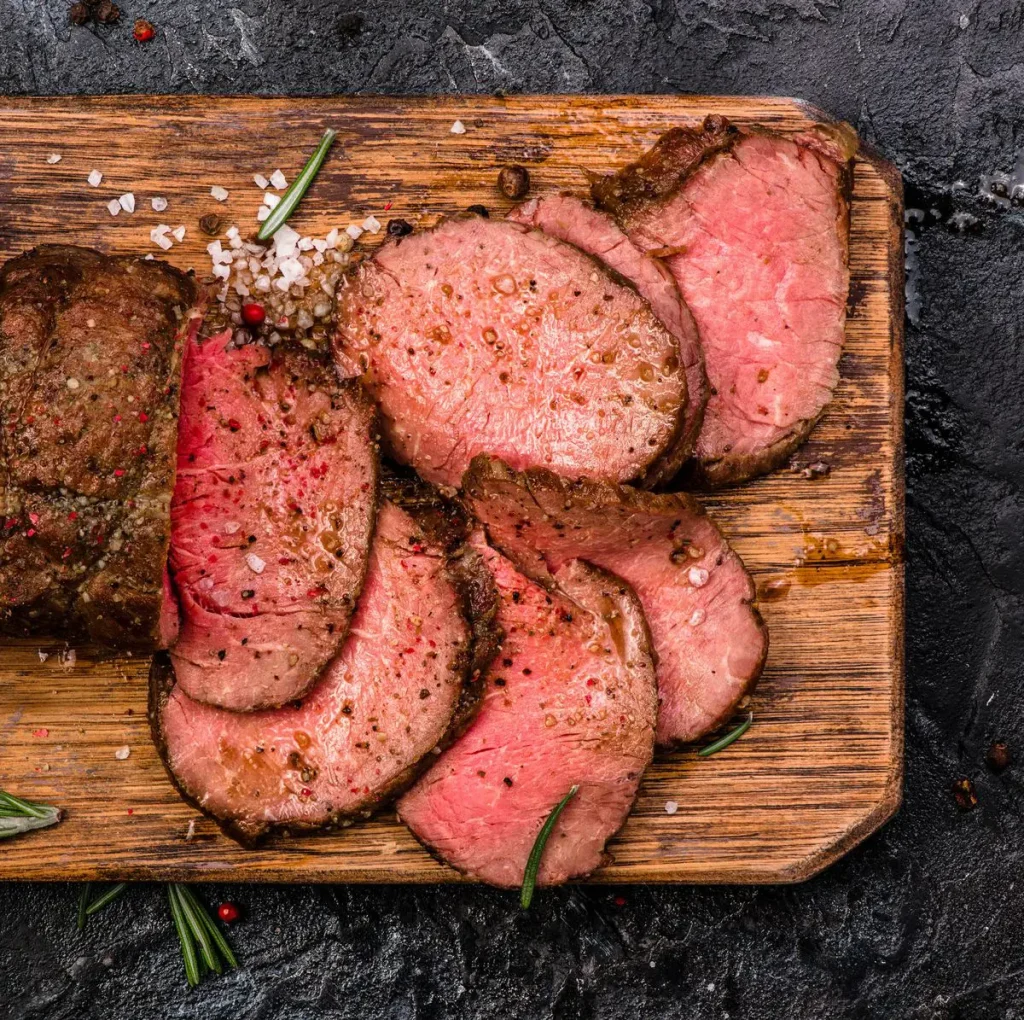 Is it best to cook beef tenderloin on high heat or low heat?