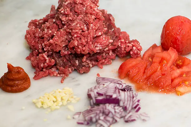 how many calories in 93/7 ground beef?