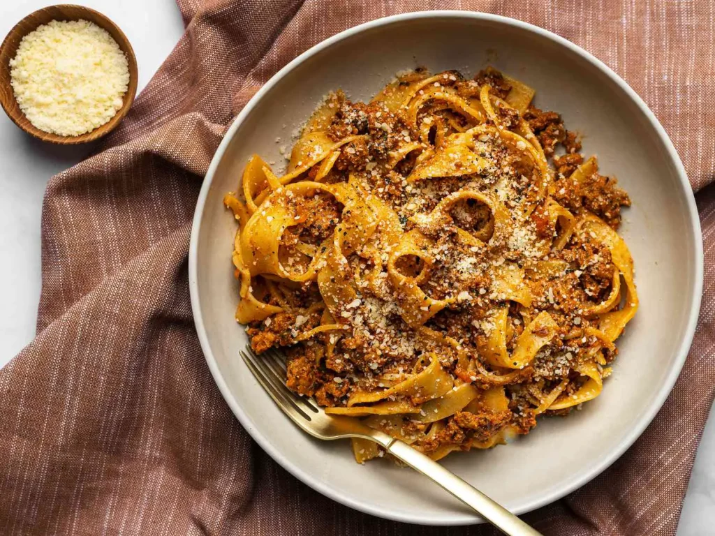what does bolognese taste like?