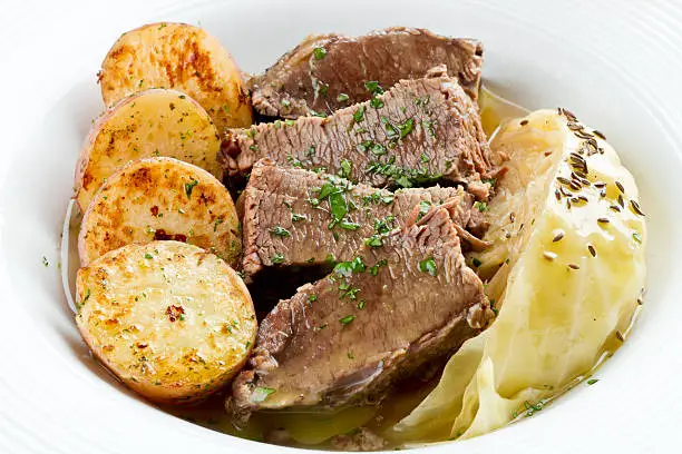 how much corned beef for 12 adults?