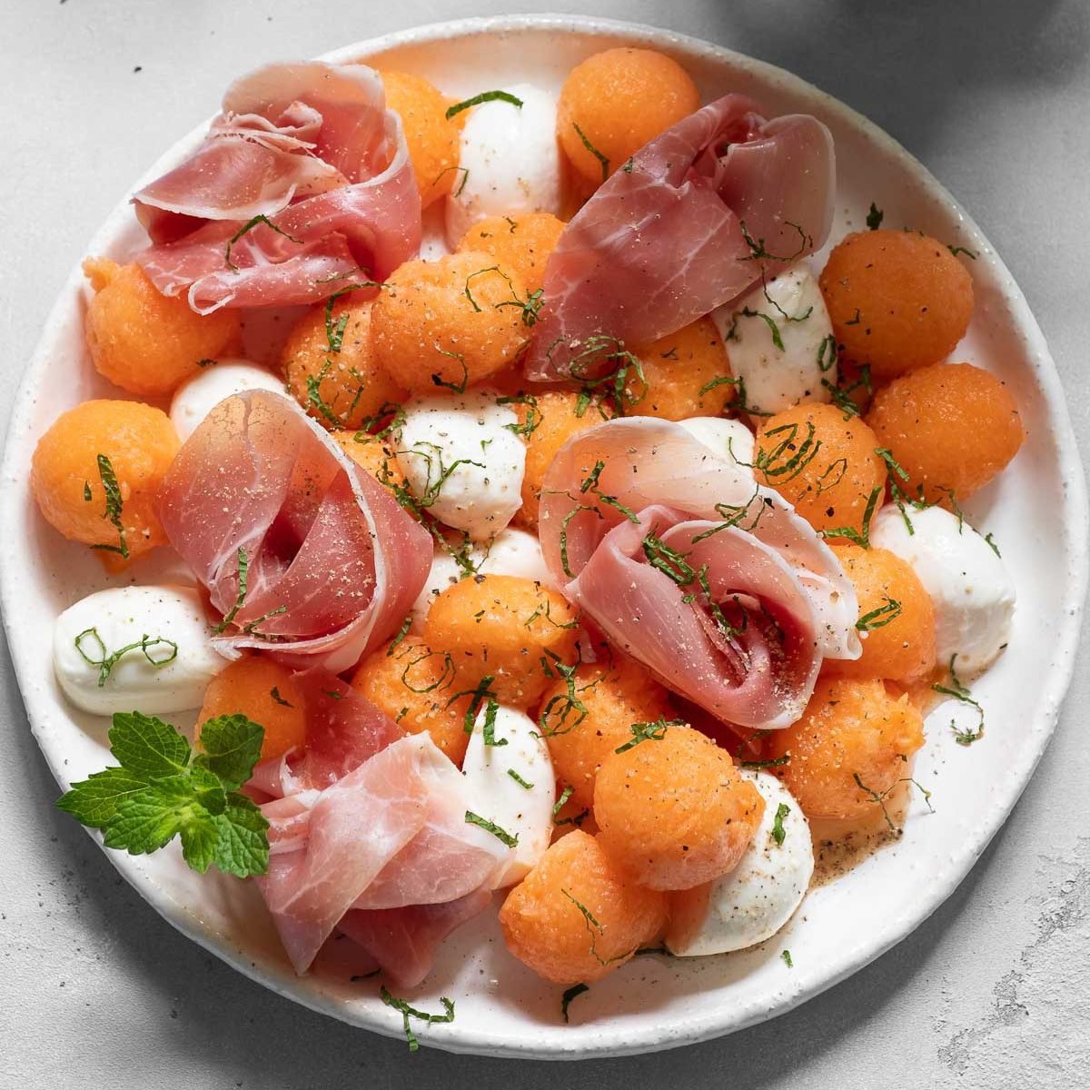 Cantaloupe and Prosciutto Salad with Mozzarella