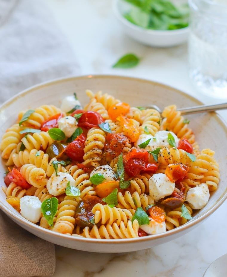 Bowl of fusilli alla Caprese.