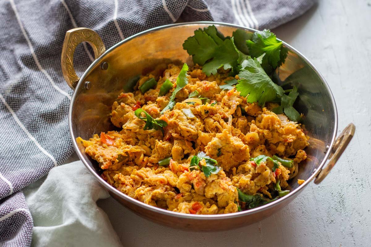 Khagina or Khageena - Pakistani scrambled eggs with onions and tomatoes ...