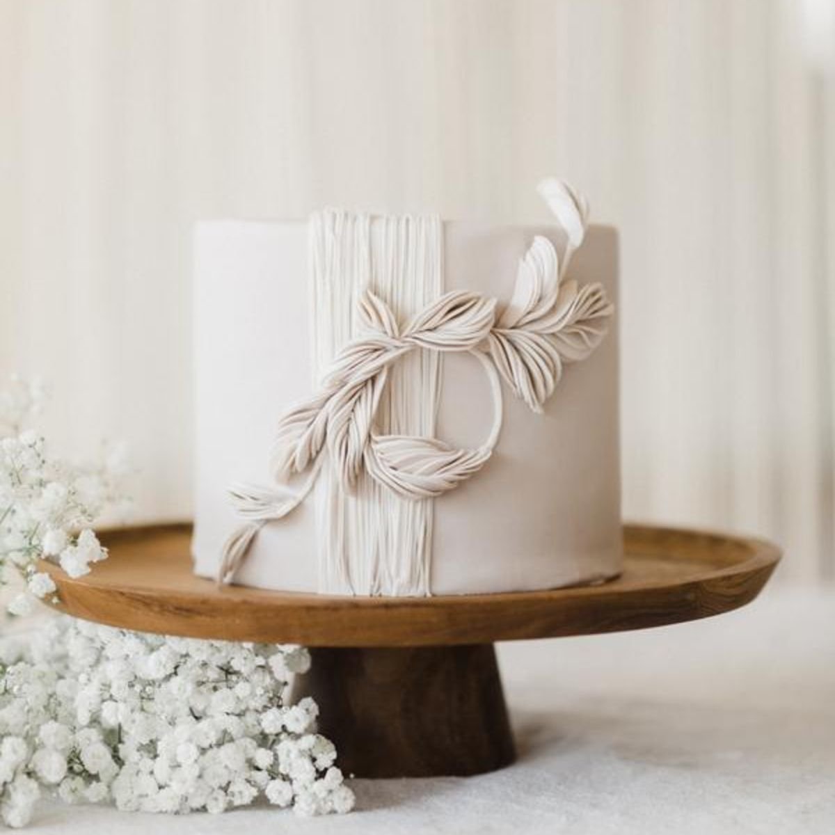 A Neutral Color Palette Of Your Dreams For This Winter Elopement At Th -  Yvonne's Vegan Kitchen