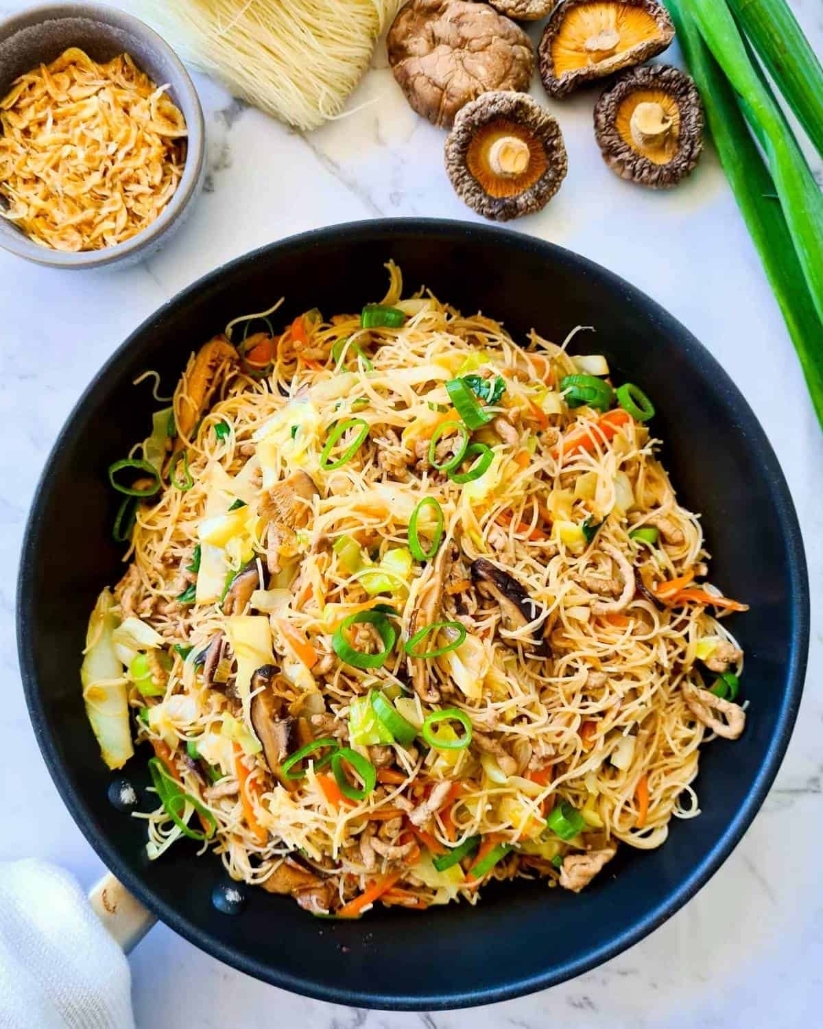 Vermicelli Stir Fry (Taiwanese Tsao Mi Fun) - Casually Peckish