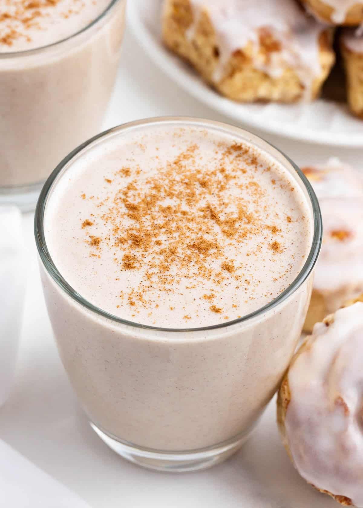 Cinnamon Roll Breakfast Smoothie