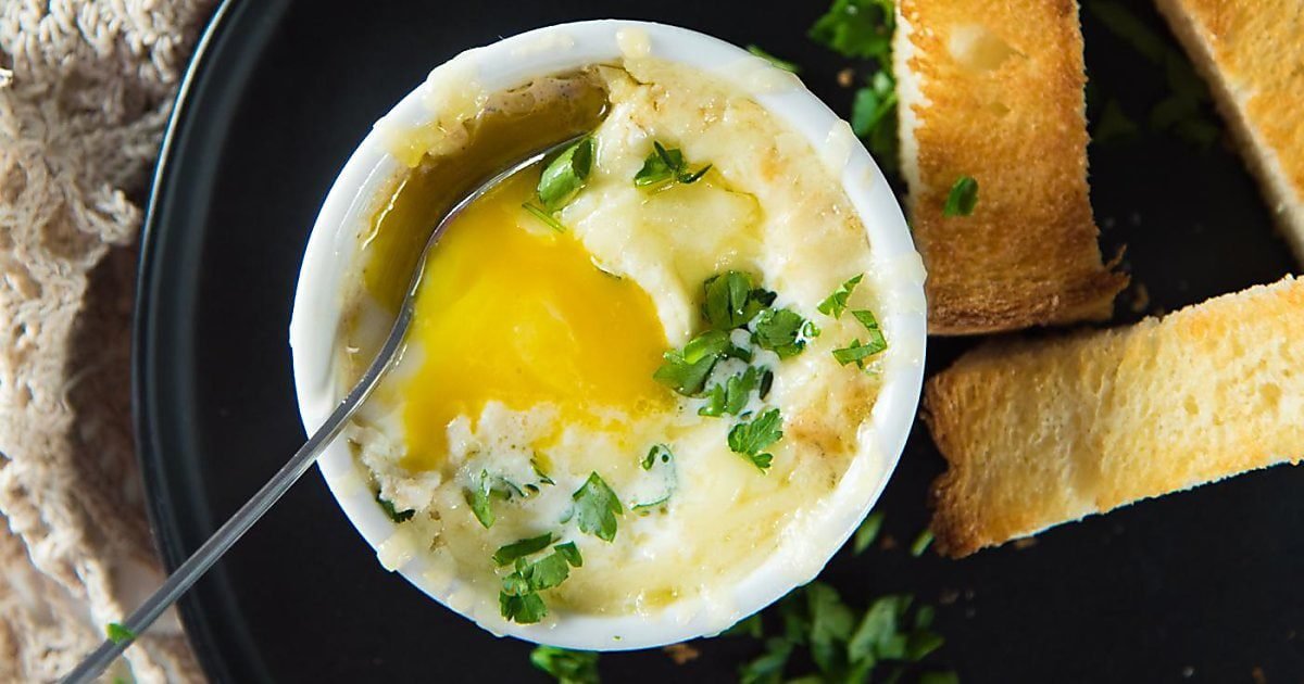 Creamy Gruyere and Mushroom Eggs en Cocotte (Mushroom Baked Eggs) - The  Flavor Bender