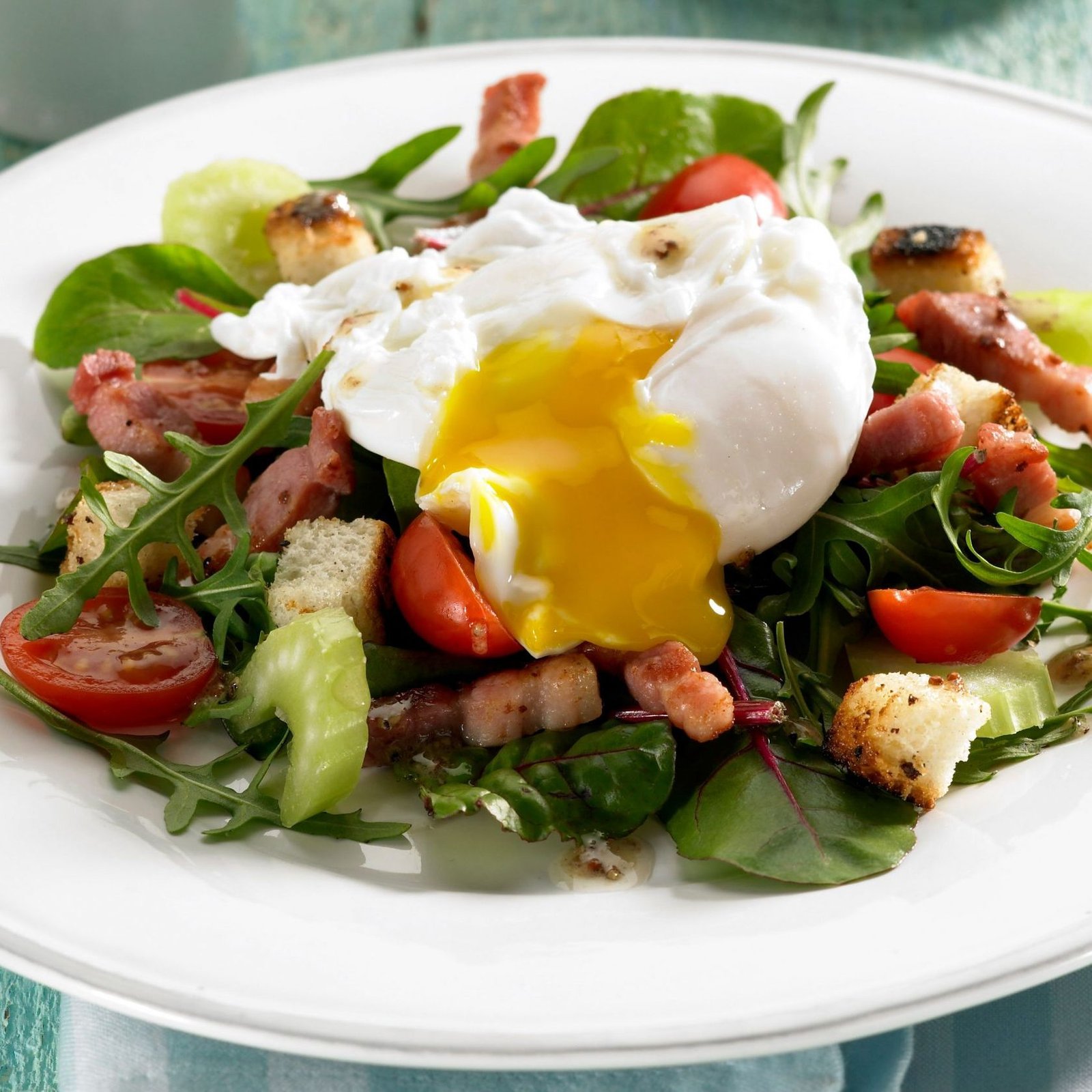 Poached egg and bacon salad recipe