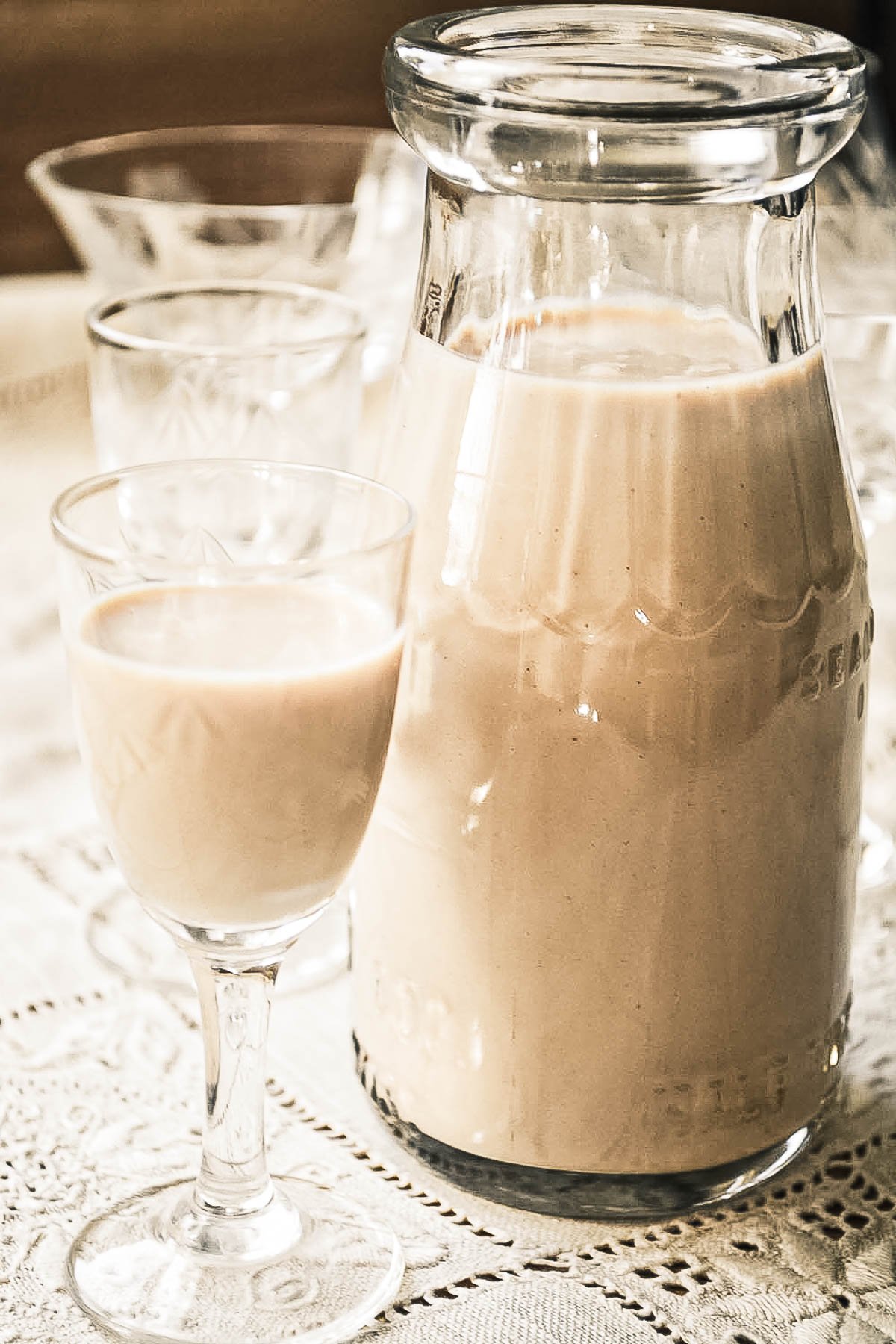Homemade Irish Cream • 6 ingredients - 5 minutes!