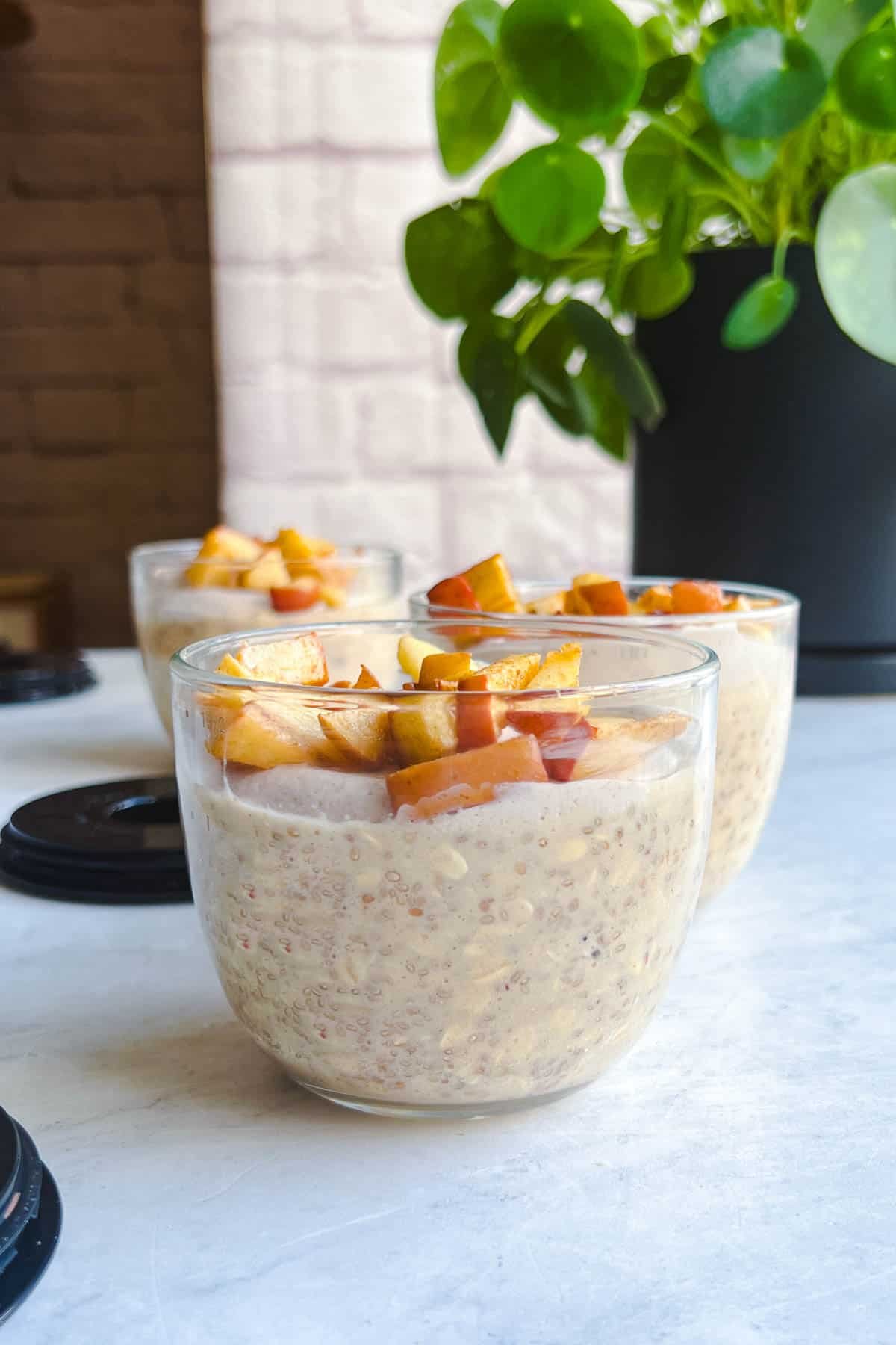 Overnight Oats with Chia Seeds (Apple Cinnamon) - Cooking For Peanuts