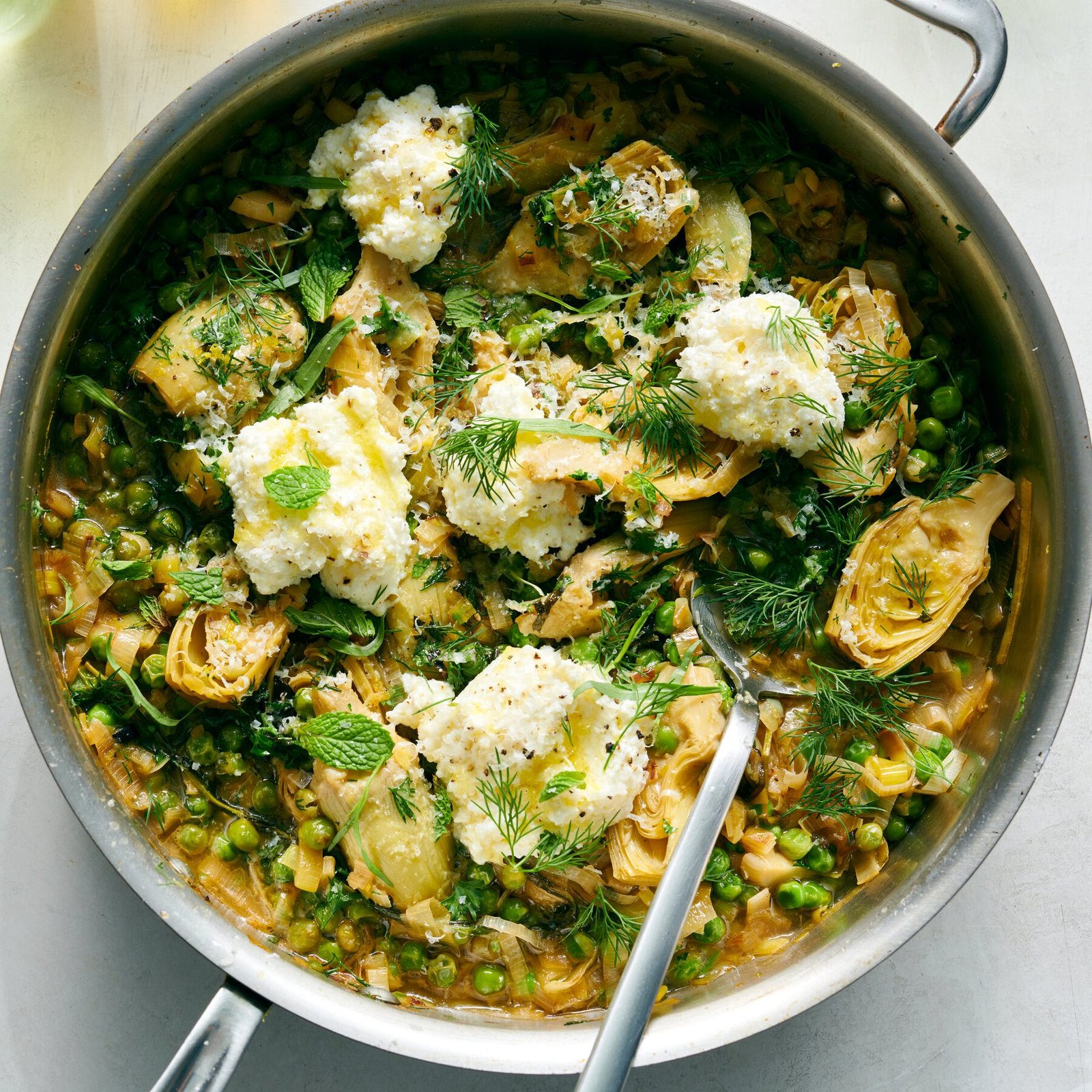 One-Pan Creamy Artichokes and Peas