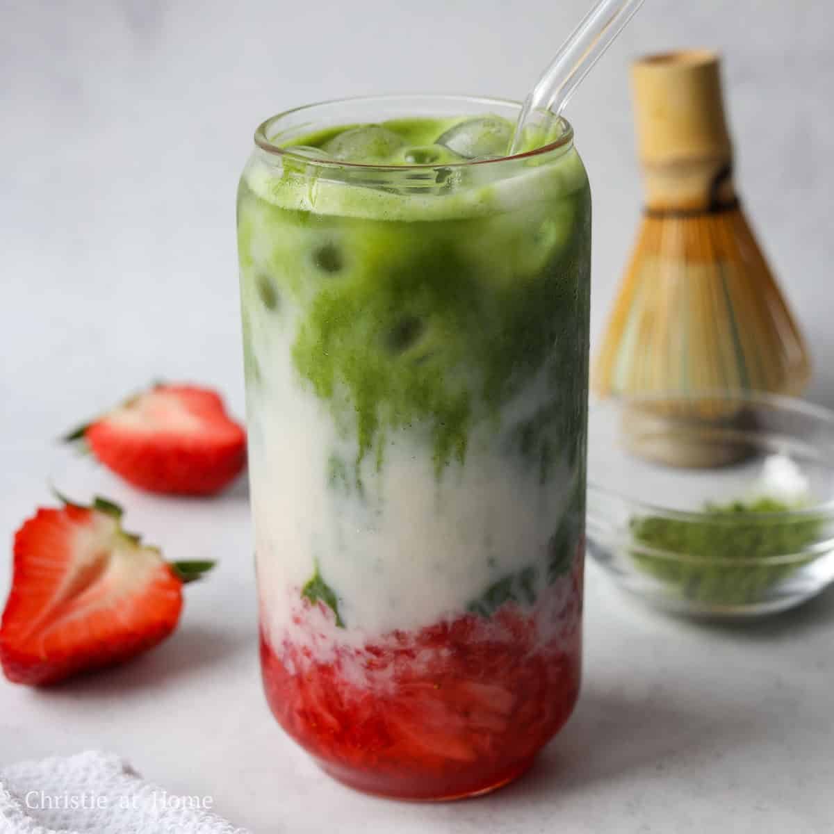 Easy 5-min. Strawberry Matcha Latte