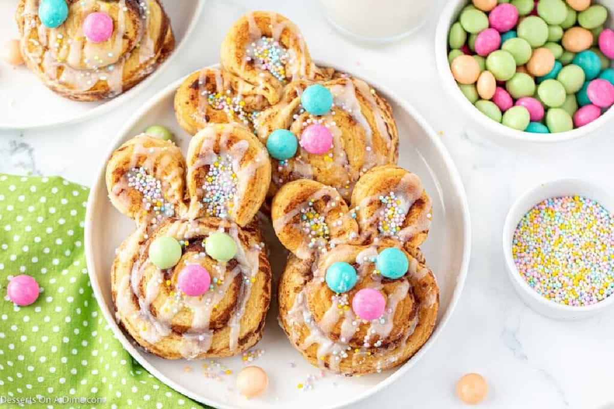 Bunny Cinnamon Rolls - Desserts on a Dime