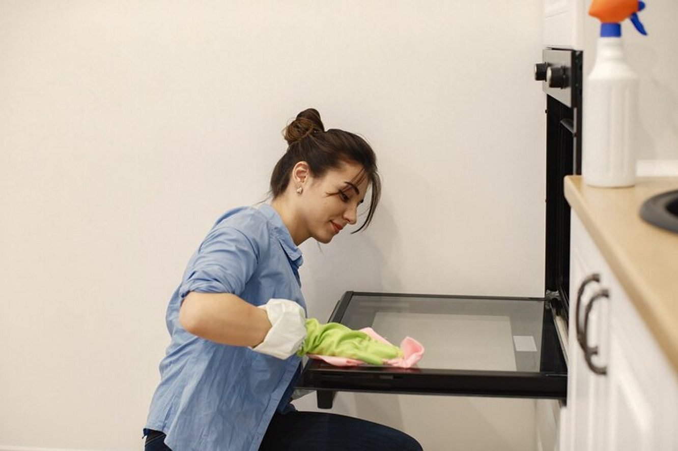 SeLf-cLeaning Oven